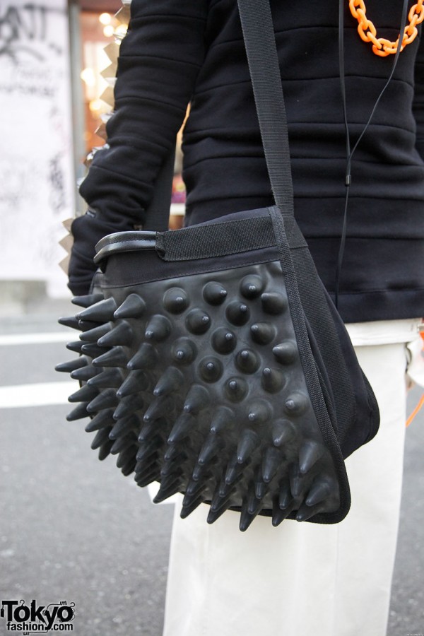 Resale bag with rubber cones