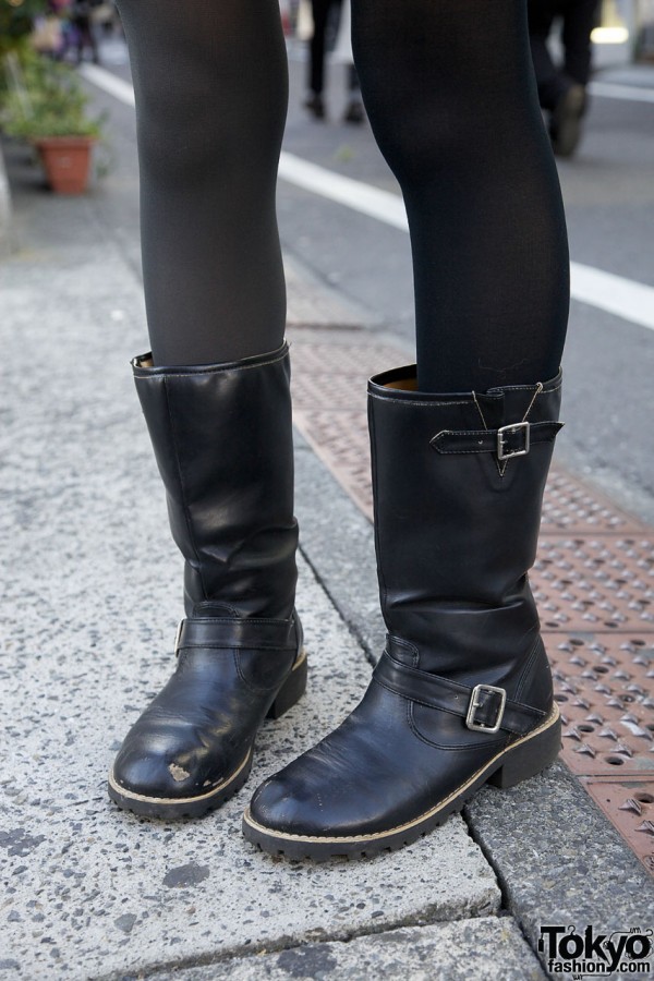 Black tights & mid-calf boots
