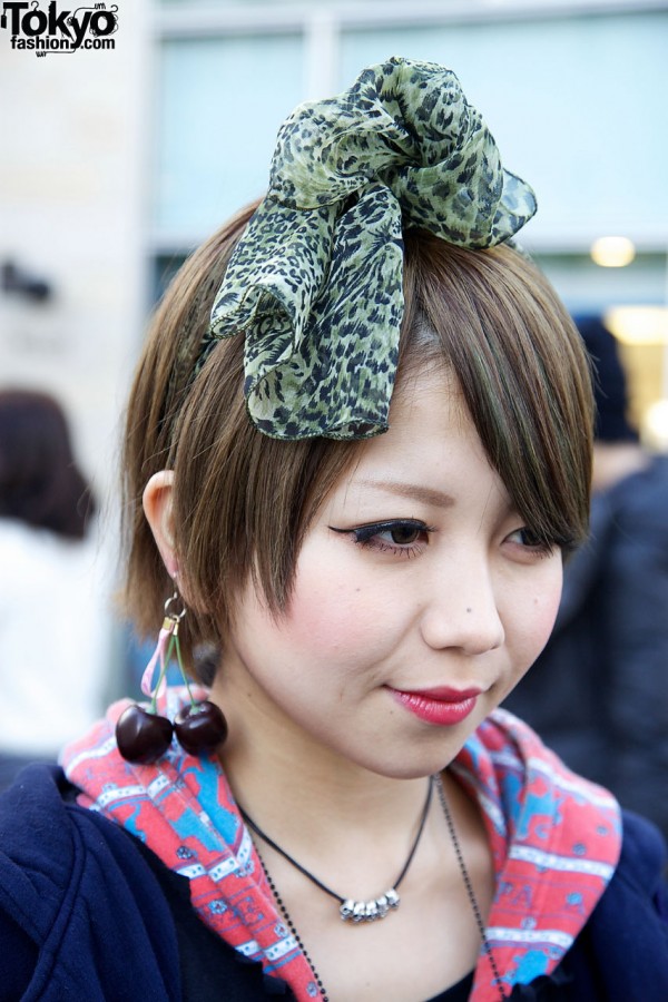 Print scarf & cherry earring