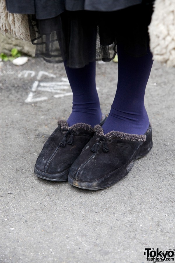 Suede clogs with fur trim