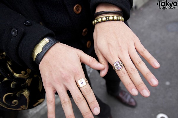 Vintage class ring with wristbands