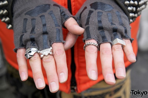 Fingerless skeleton gloves & rings