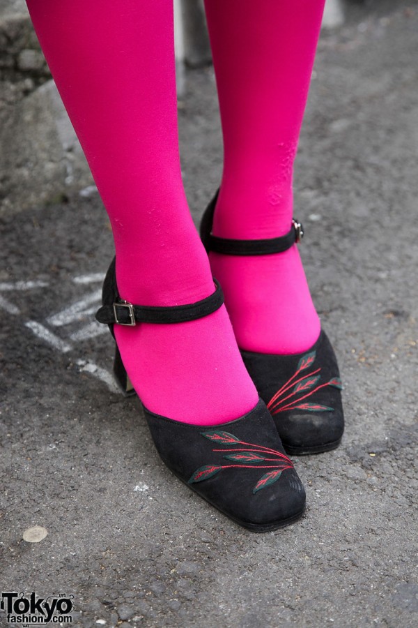 Pink tights & embroidered shoes