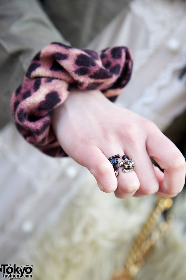 Leopard print scrunchie & cat ring
