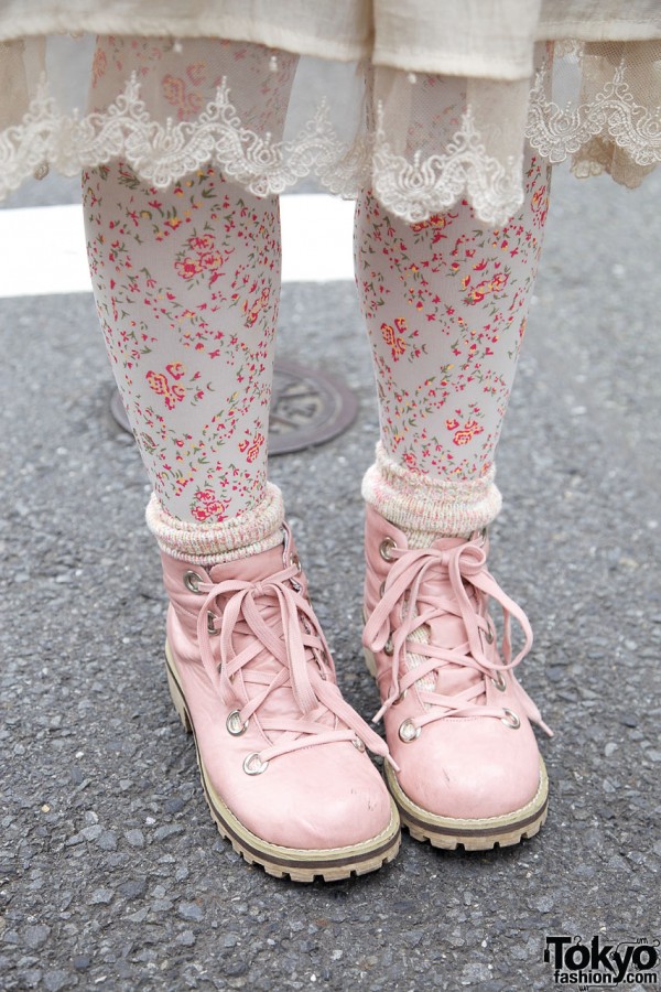 Patterned tights & pink work boots