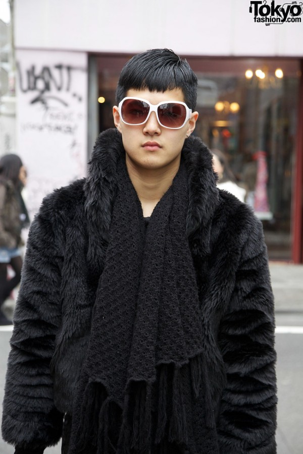 Large sunglasses & fringed scarf