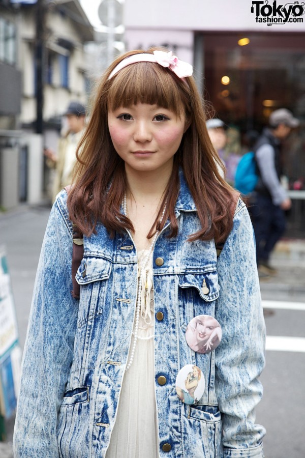 Distressed denim jacket with buttons