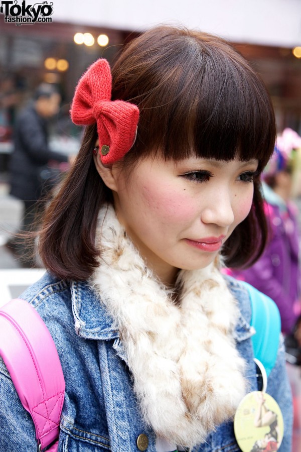 Red knit bow & fur neckpiece