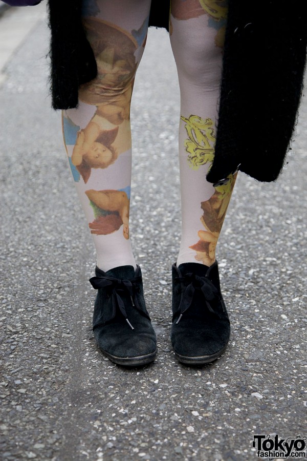 Angel print tights & black suede shoes