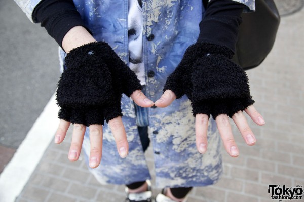 Fuzzy fingerless gloves