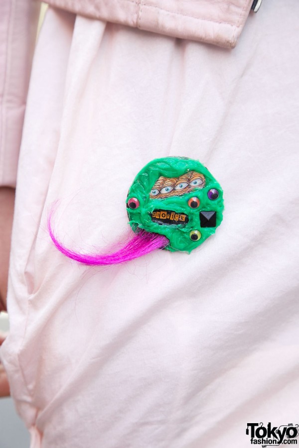 Zaorick pin with eyeballs