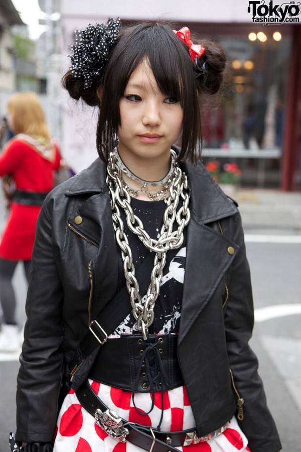 Uniqlo top with leather jacket & oversized chain