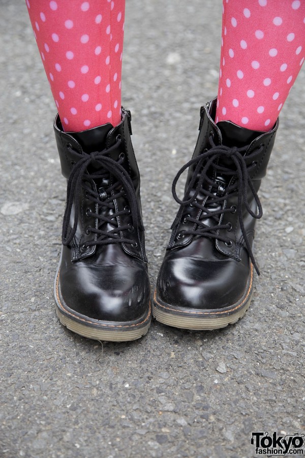 Pink dotted stockings & Comode boots