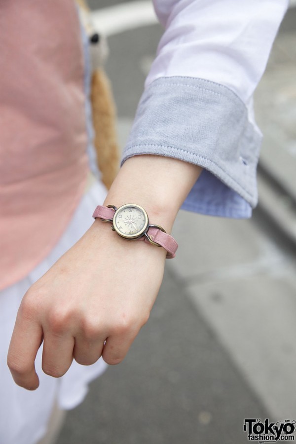 Small watch with pink watchband