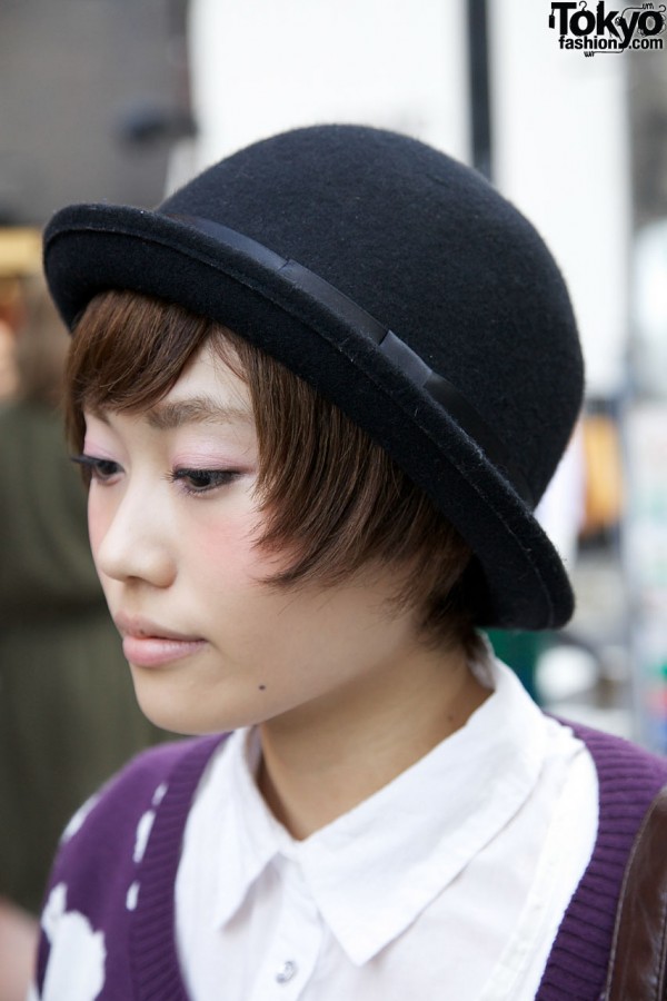 Short hair & derby hat in Harajuku