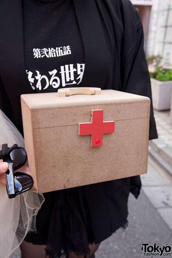 Red cross box