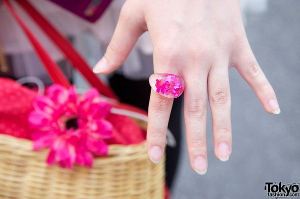 Plastic ring w/ embedded blossoms