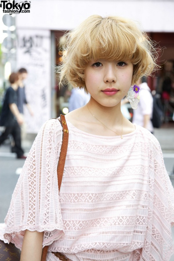 Girl w/ bobbed blonde hair in Harajuk