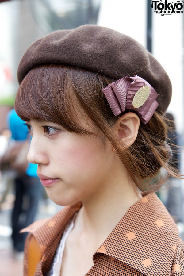 Beret & purple hair decoration