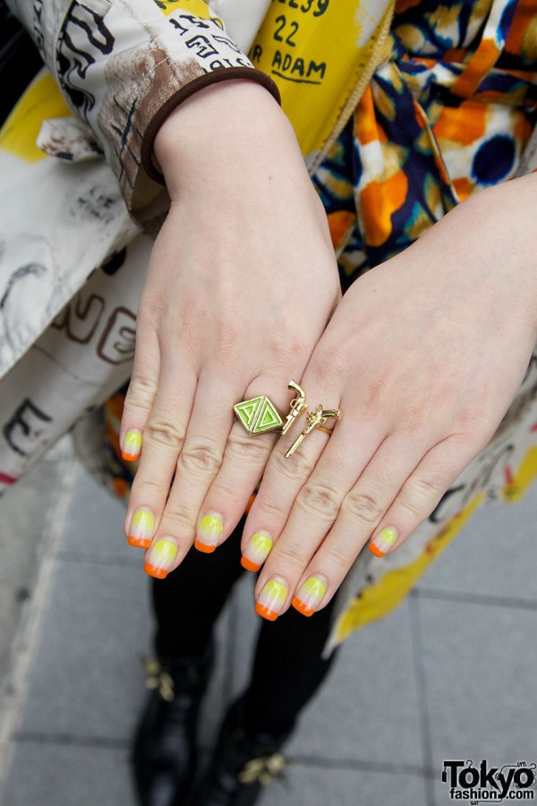 Pistol ring w/ yellow & orange nails