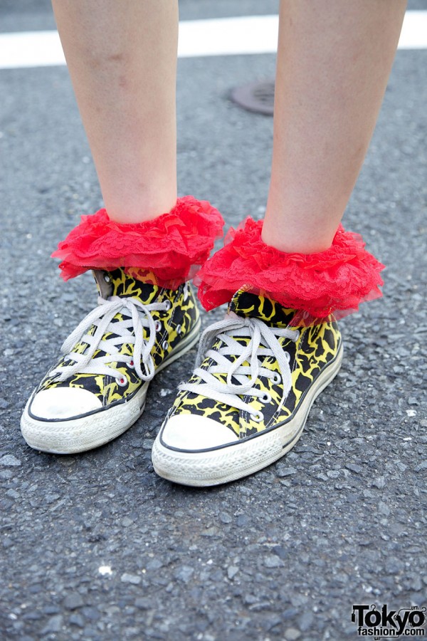Yellow & black Converse sneakers w/ red lace socks
