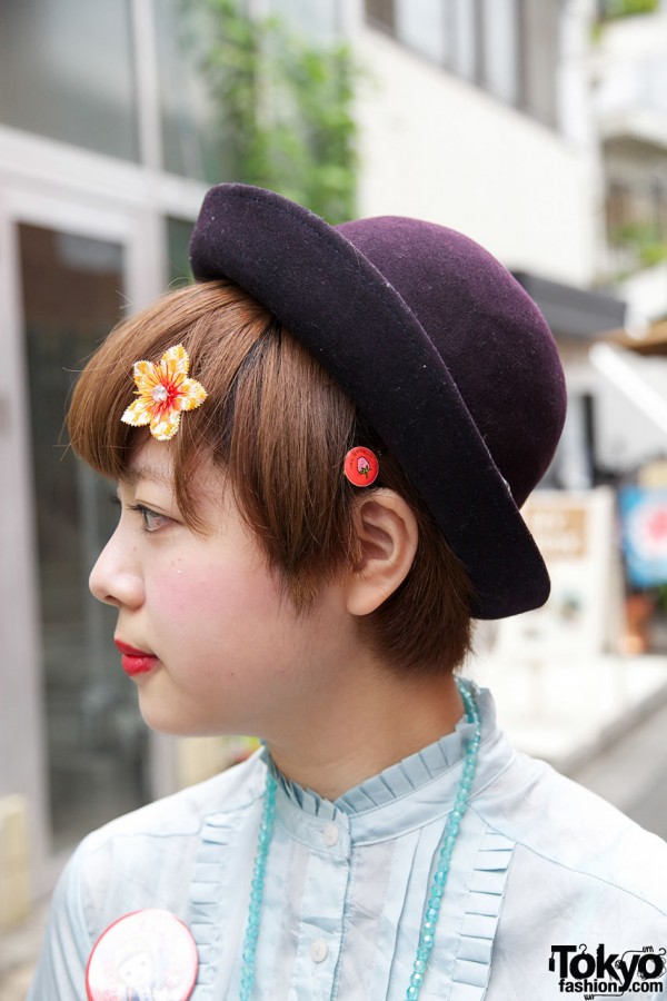 Felt hat, flower & button