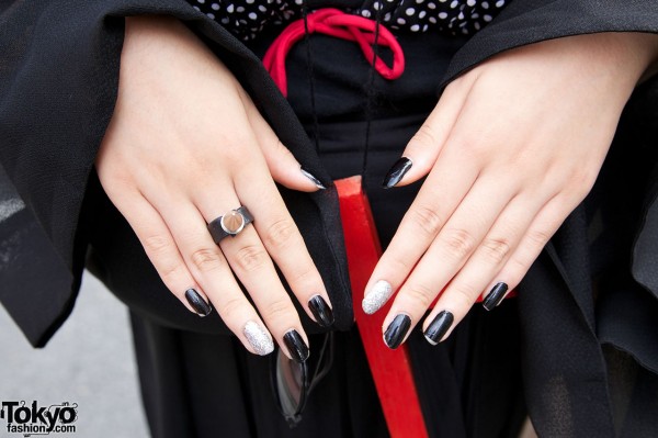 Black & silver nail polish w/ black ring