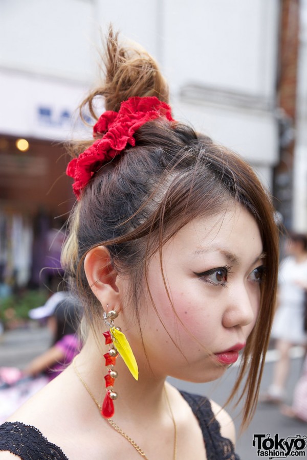 Red scrunchie, long earring & feather