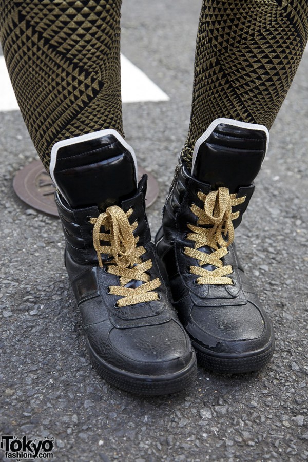 Spinns boots w/ gold laces