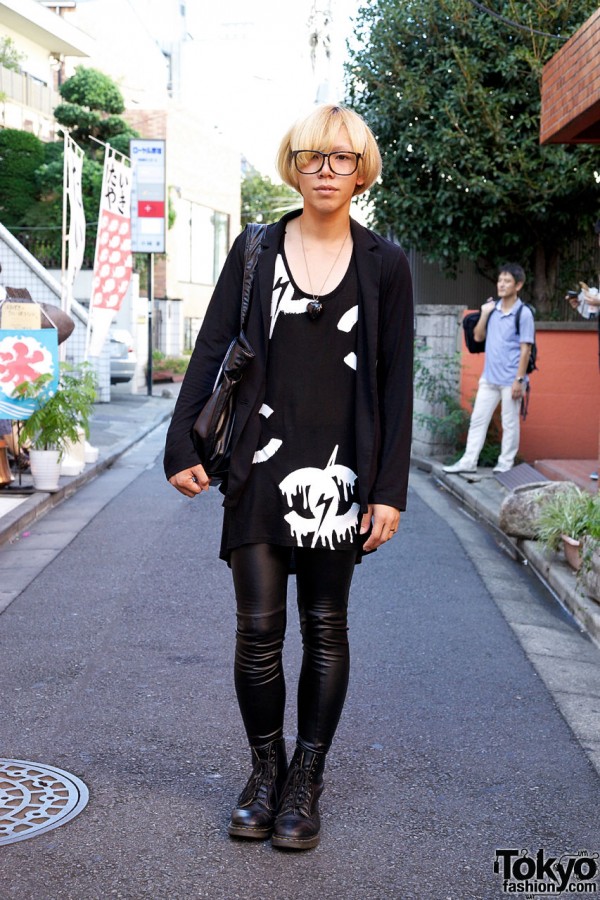 Ryoma’s Dripping Graphic T-Shirt, Spandex Leggings & Dr. Martens Boots