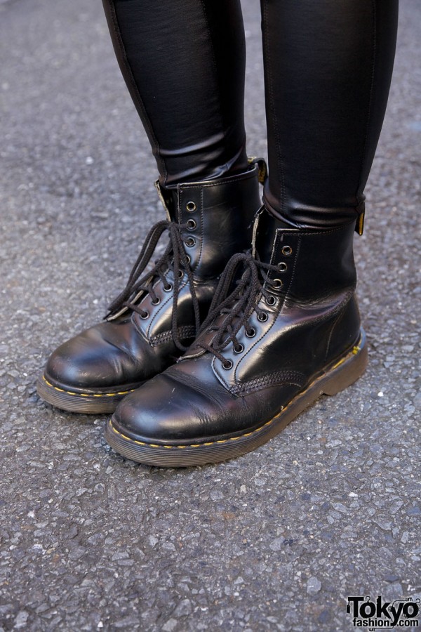 Dr. Martens boots & spandex leggings