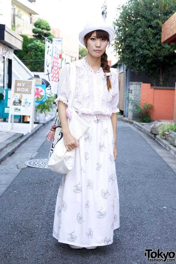 Harajuku Girl’s Ruffled Kinji Blouse & Maxi Conocoto Skirt