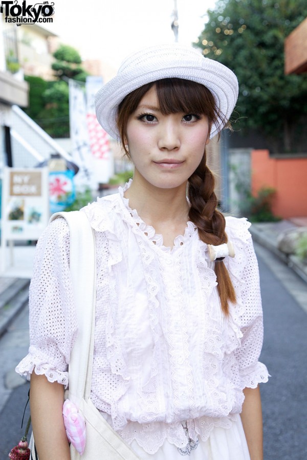 Harajuku girl w/ long braid & hat