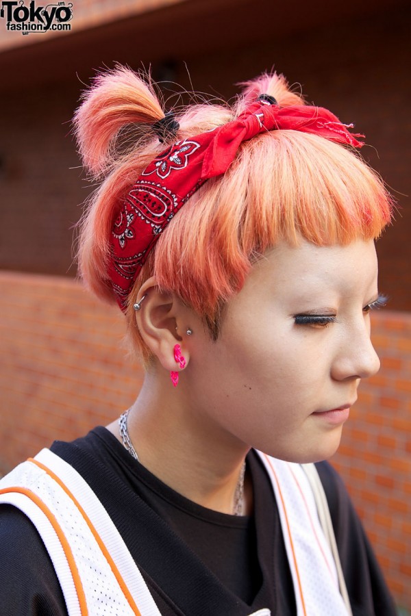 Peach-colored hair & red bandana in Harajuku