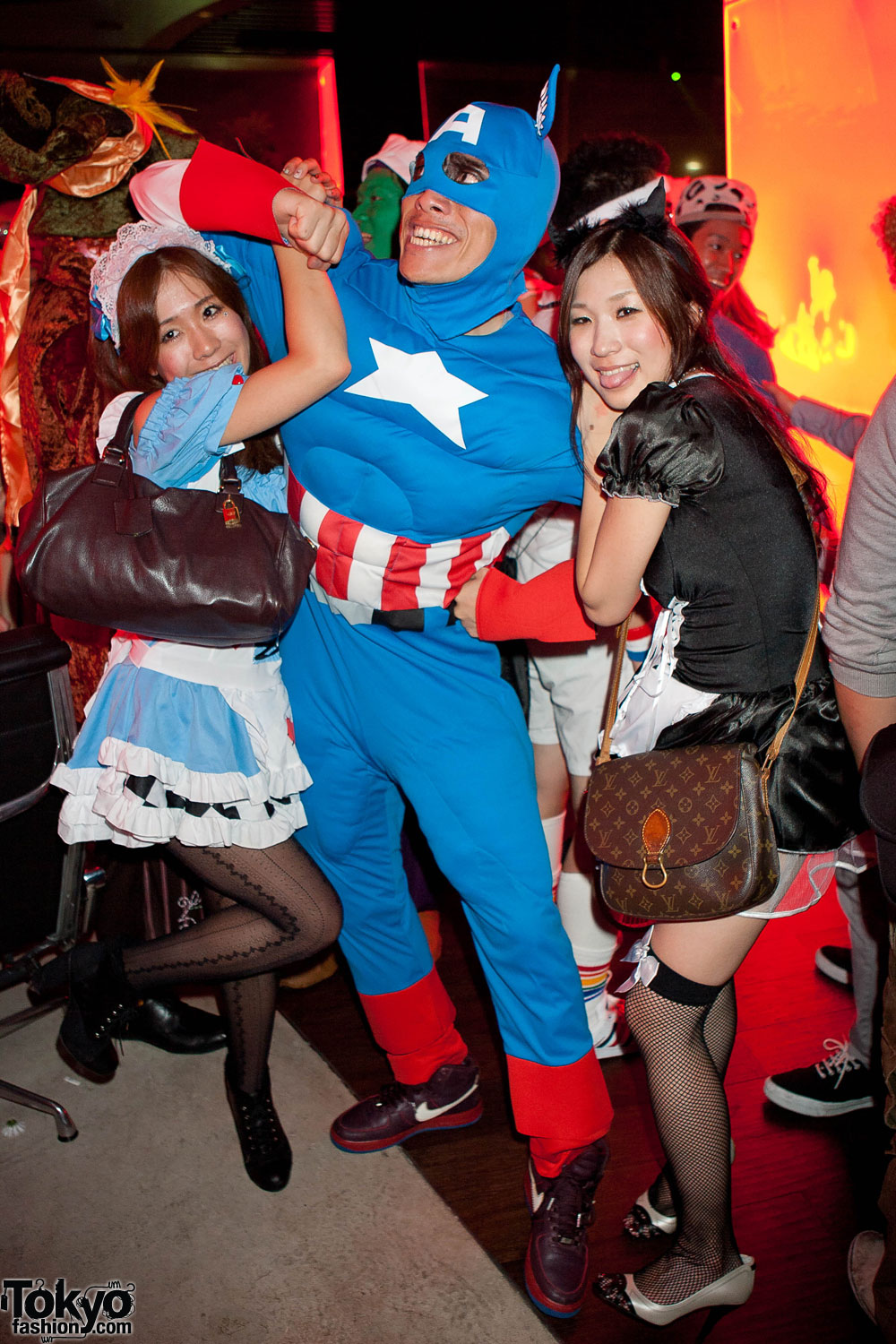 http://tokyofashion.com/wp-content/uploads/2011/11/Tokyo-Halloween-American-Apparel-Afterparty-2011-056.jpg