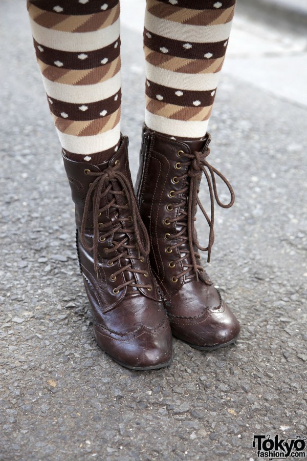 Comodo laceup boots & print tights