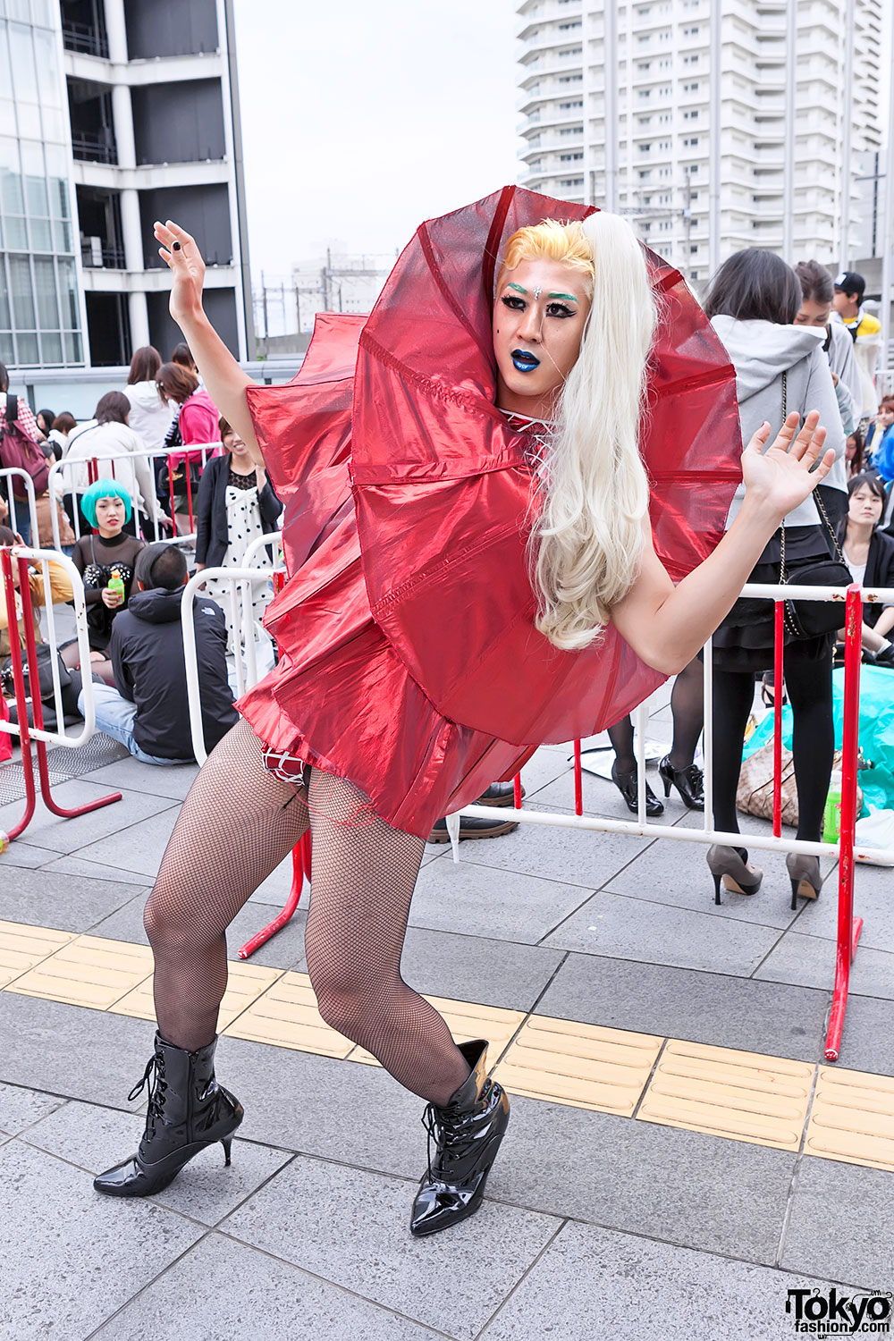 Lady-Gaga-Little-Japanese-Monsters-2012-