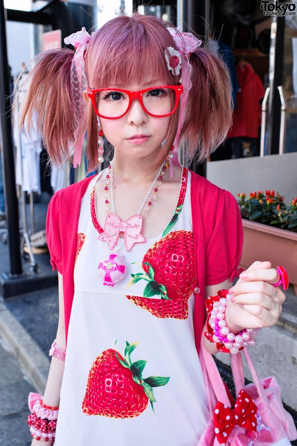 Japanese Gothic Lolita Street Style in Harajuku w/ MR 