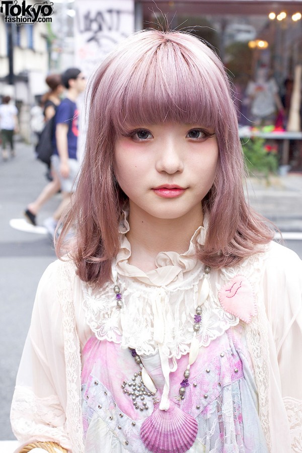 Pretty Pink Hair & Lace Collar in Harajuku