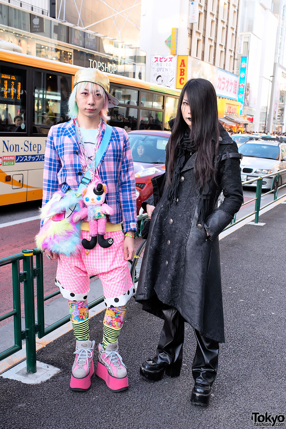 Junnyan And Kyouka In Contrasting Kawaii Vs Gothic