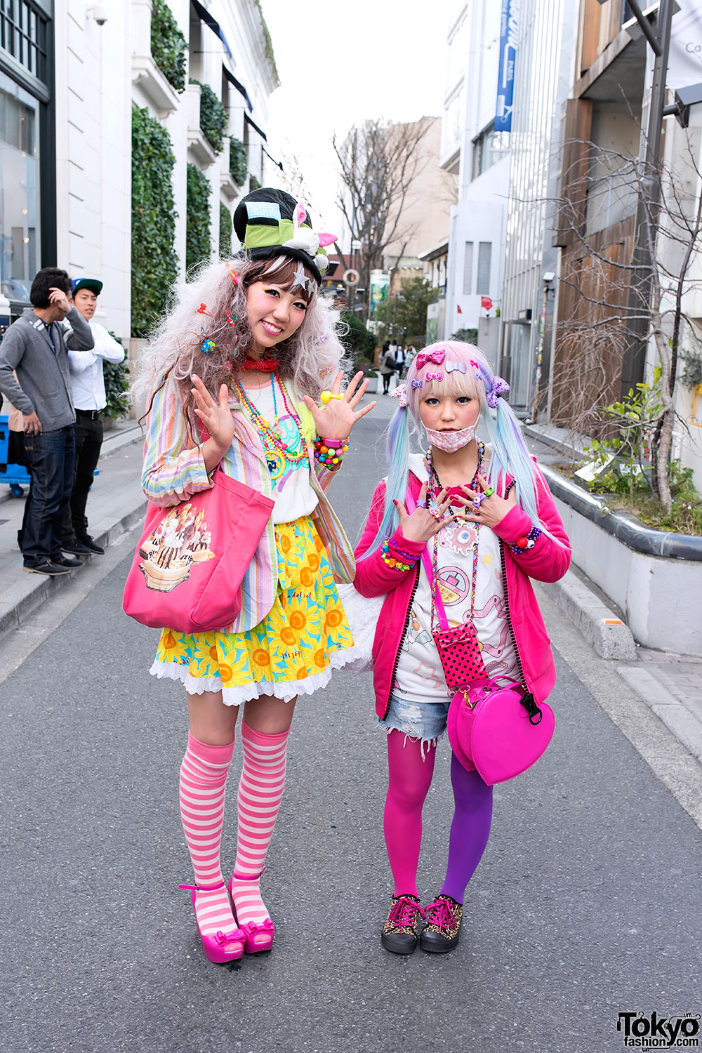 http://tokyofashion.com/wp-content/uploads/2013/04/Kawaii-Decora-Girls-Harajuku-2013-03-13-DSC2186.jpg