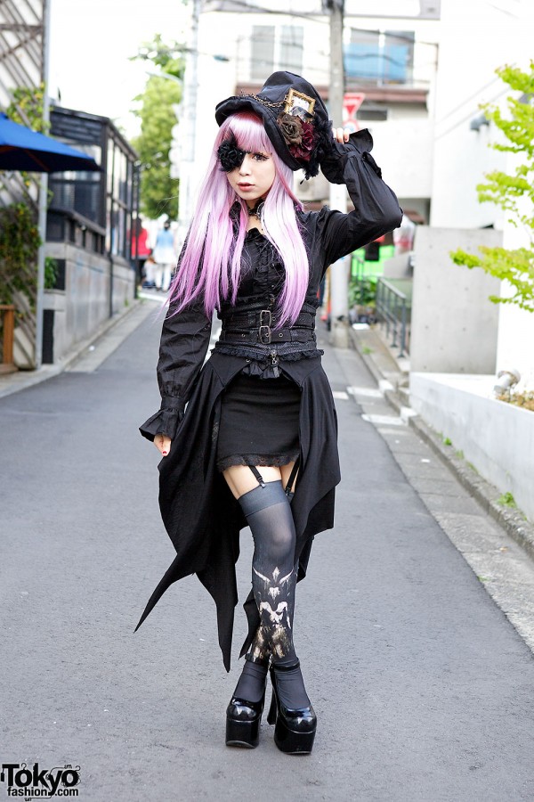 Gothic style & pink hair in Harajuku