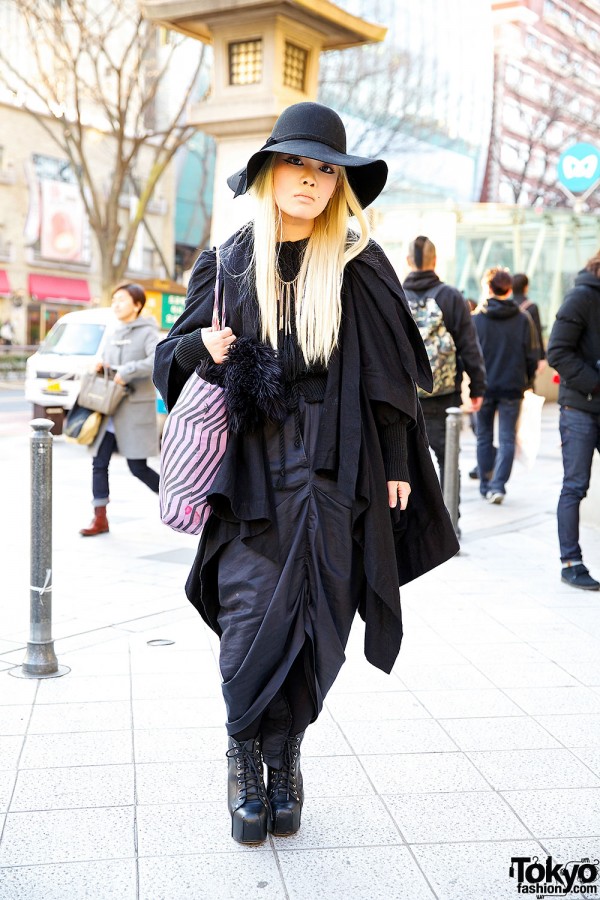 Harajuku Fashion Student in All Black