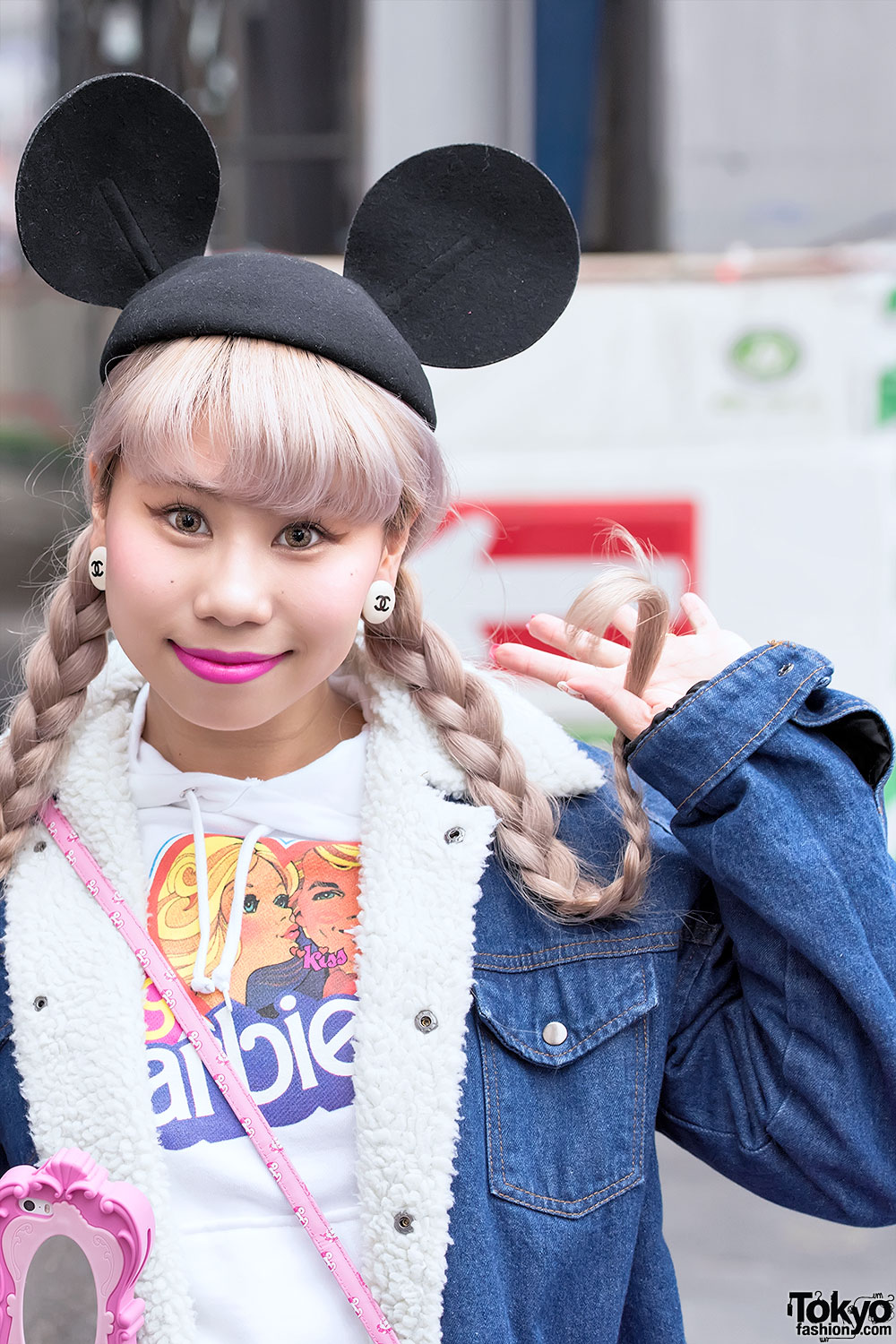 Barbie Girls w/ Vintage Fashion & Mouse Ears in Shibuya
