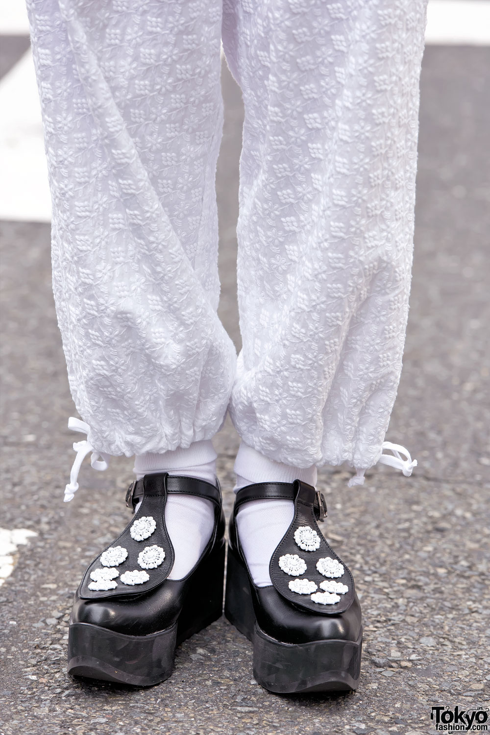 Harajuku Girl in tricot COMME des GARCONS, Tokyo Bopper & Vivienne Westwood