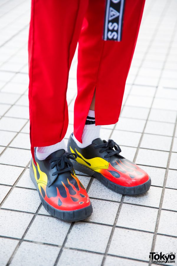 Black & Red Tokyo Street Fashion w/ Ding, Louis Vuitton, Tiffany&Co., Dr. Martens, Guess & Polo ...