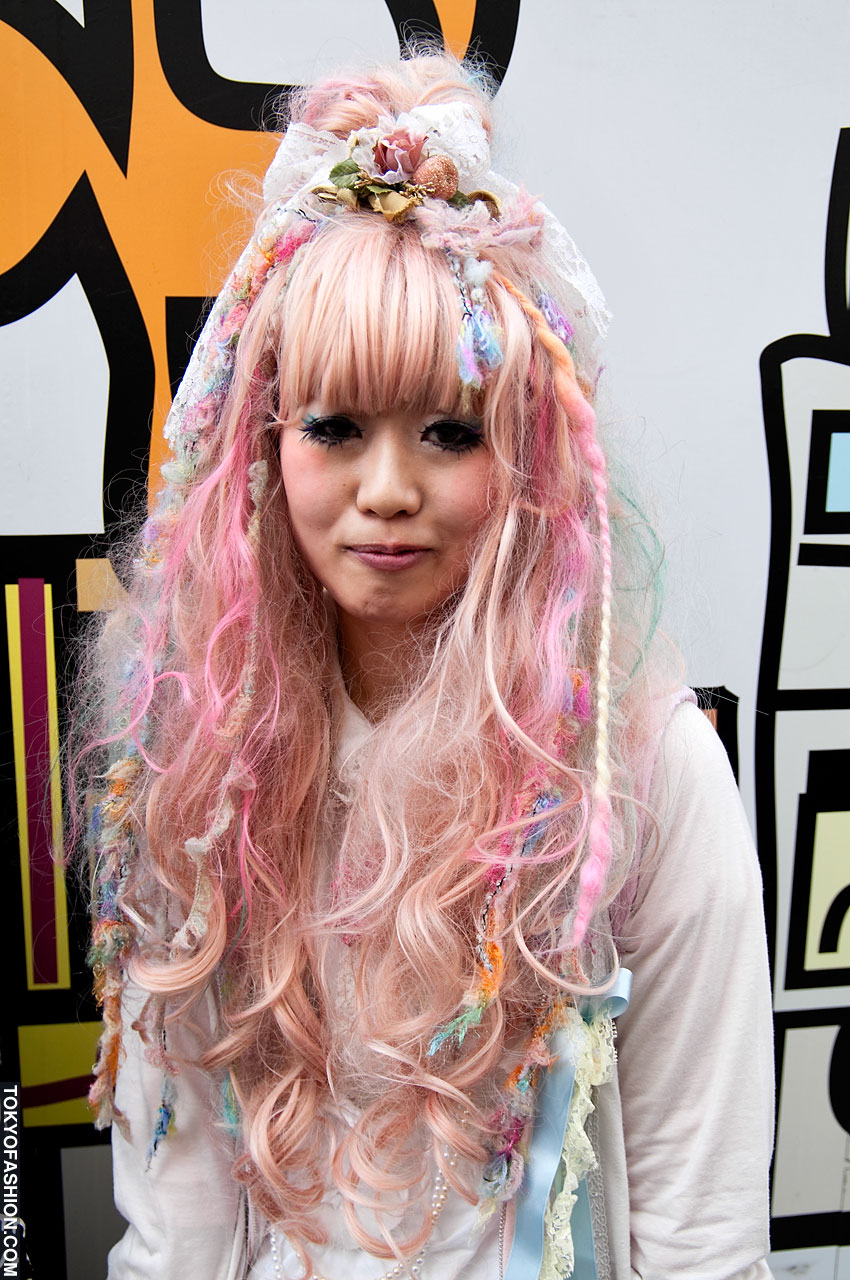 Fairy Kei & Japanese Decora Nail Girls in Harajuku.