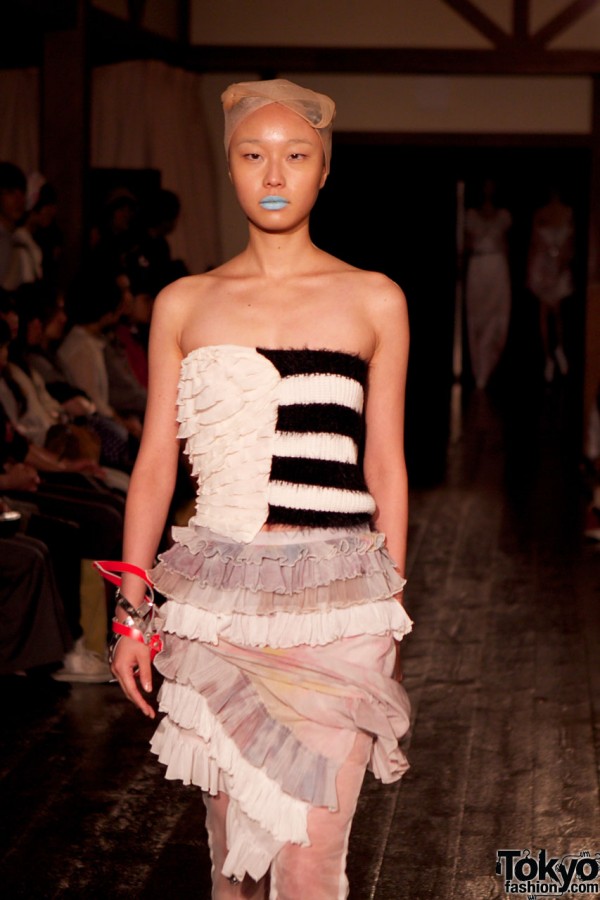 Nozomi Ishiguro 2011 S/S Collection – Tokyo Fashion