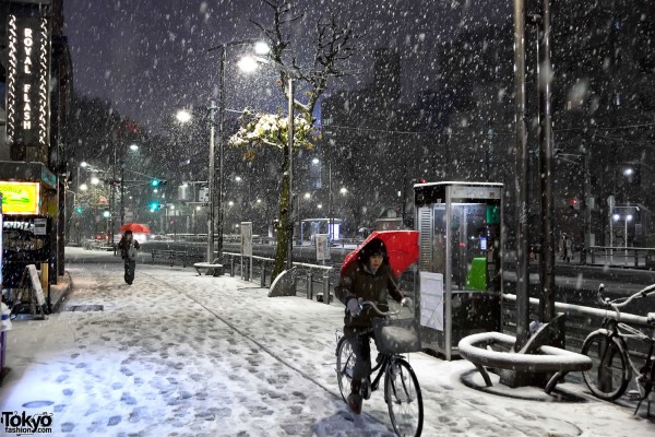 Snowing in Tokyo