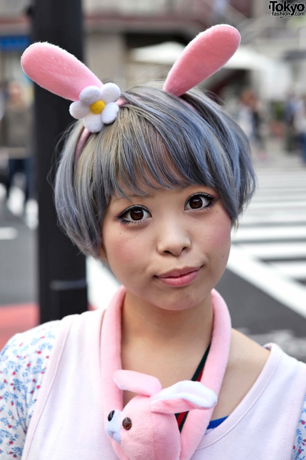 Short-Haired Harajuku Girl w/ Pink Rabbit Ears & ANAP Rabbit Bag